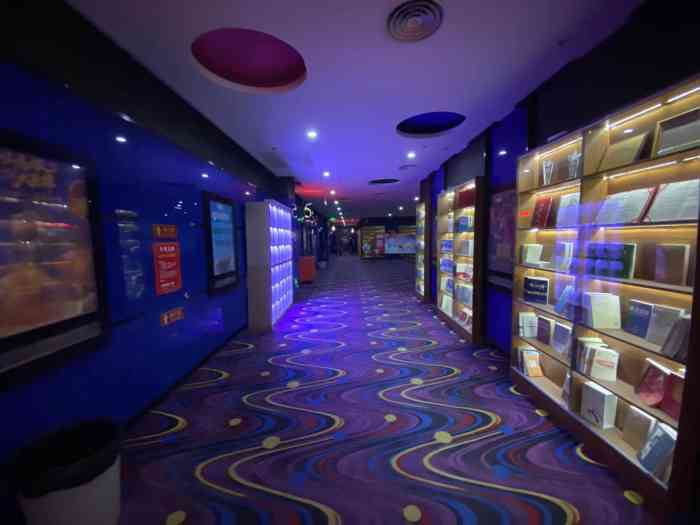 博纳国际影城(顺义店)-"在顺义新世界里面,楼层建设一般感觉比较旧.