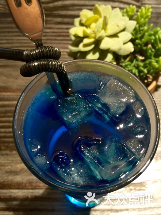 蓝柑柠檬气泡冻饮