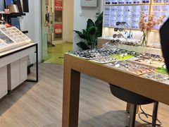 -天空之镜眼镜店蔡司依视路配镜授权零售店(望京颐堤港店)