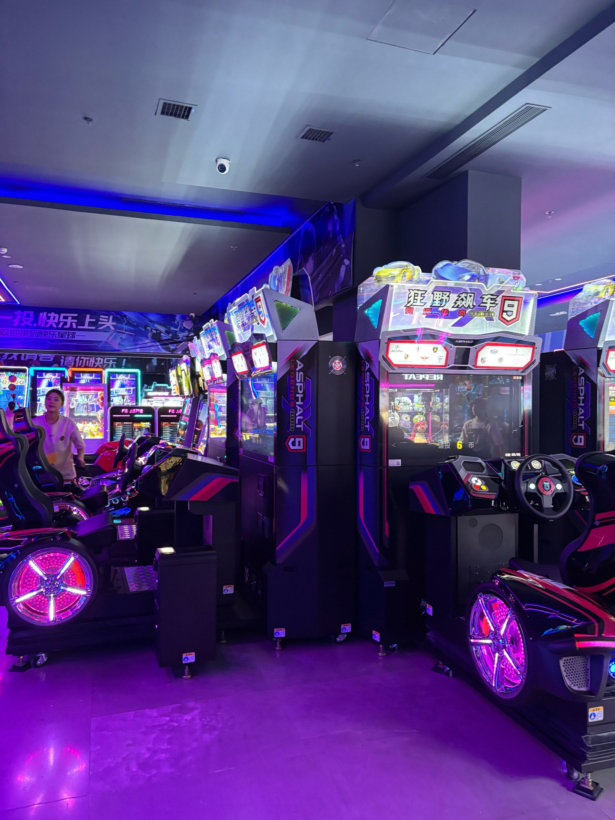 可以泡温泉 玩游戏 打台球 水果随便吃