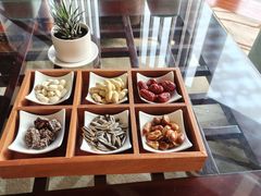 -梁鸿湿地丽笙度假酒店大堂吧