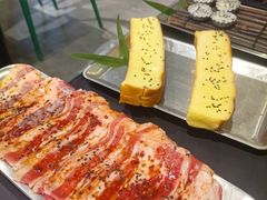 -山野的朋友露营炭火烤肉