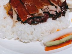 乳猪四宝饭配冻柠檬茶-龙记烧腊茶餐厅(常德路店)