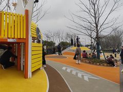 -奕欧来上海购物村停车场