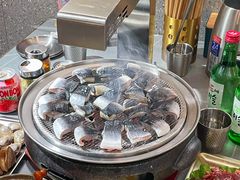 -围炉肉舍•炭烤活鳗•丹东海鲜烤肉(步行街店)