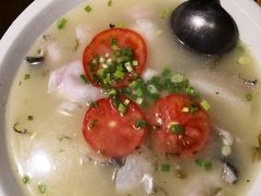 酸汤乌鱼-兔行天下-鸿鹤鲜锅兔(中海国际店)