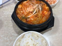 泡菜汤加肥牛-拌来拌去石鍋拌飯(文鼎店)
