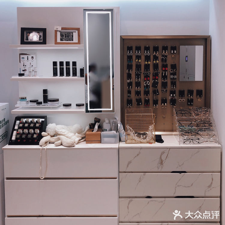 海马体证件照顺利下车，终于拥有美美身份证[爱心]