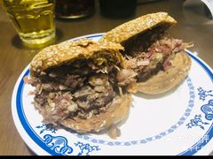 烧饼夹烧牛羊肉-老爆肚满五香烧牛羊肉