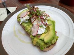 牛油果温泉蛋吐司-O'mills Sourdough Bakery&Bistro(永嘉路店)