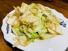 耗油炝炒包菜-东来菜馆•手抓海鲜家常菜•海鲜锅贴(鸽子窝店)