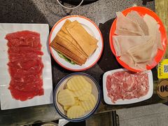 -宽板凳老灶火锅(台湾街店)