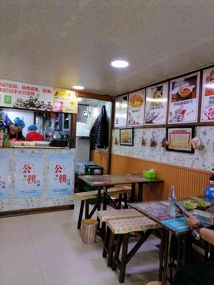 薛香记老饭盒(宽城店)-"店里是八十年代的复古装修,墙上都是当年8.