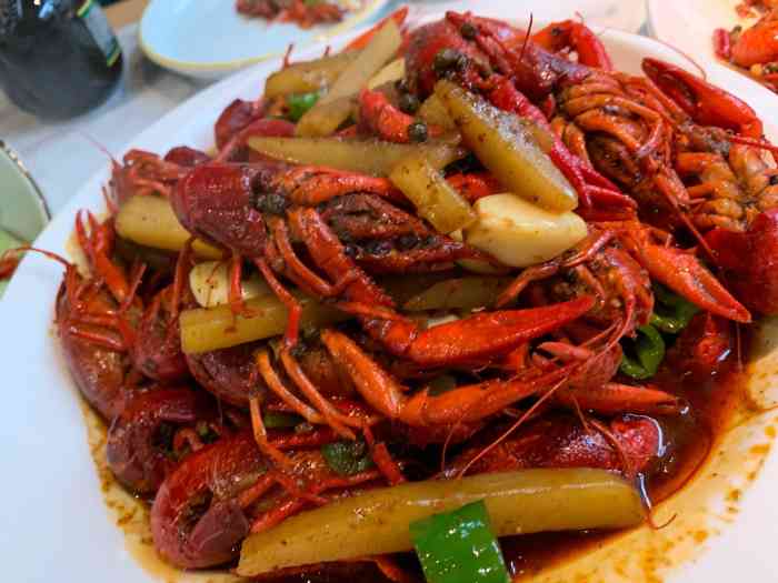 八面玲珑小龙虾烧烤(洪德路店)