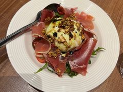 布拉塔芝士配塞拉诺火腿-Bistro Les Lilas丁香花小酒馆