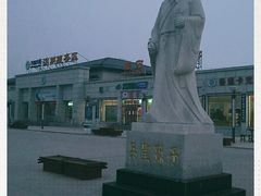 -滨州服务区·停车场
