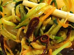 东北大拌菜-捏上开口笑海鲜水饺(台山街店)