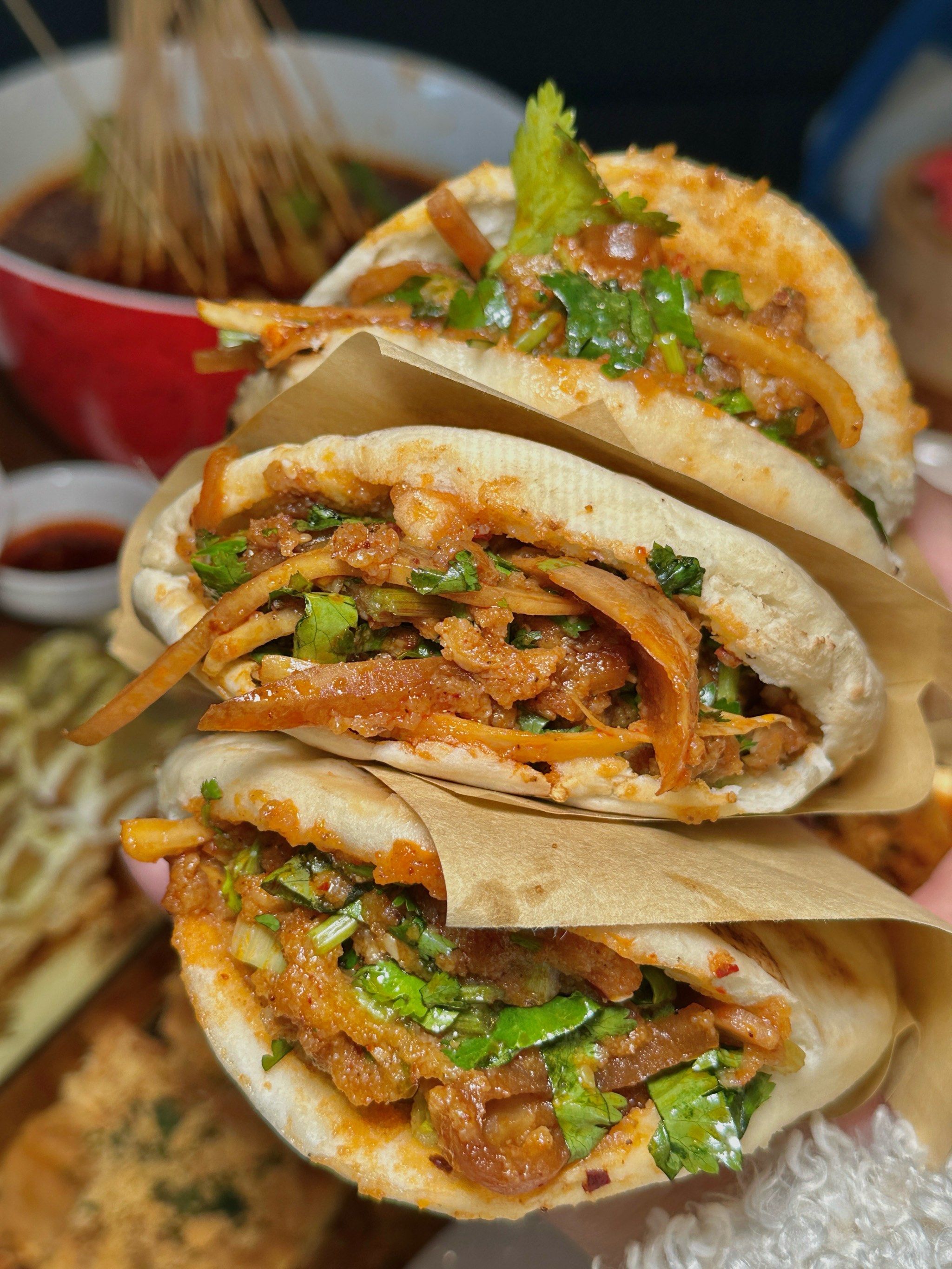 在春熙路!排队也要吃的乐山小吃合集店!