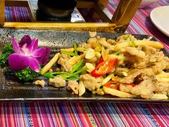 牛肝菌爆牛蛙-香巴拉云南餐厅(华莱坞店)