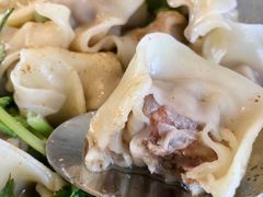 冬阴功鲜牛肉虾仁云吞-FUNFUN有饭花园聚会餐厅