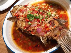 香煎鲫鱼-费大厨辣椒炒肉(万家丽一店)