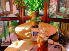 -月亮眼花园餐厅书吧酒吧