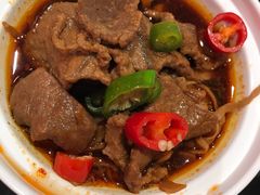 秘制麻辣牛肉饭-百事佳烧鸭牛腩(上海虹桥站店)