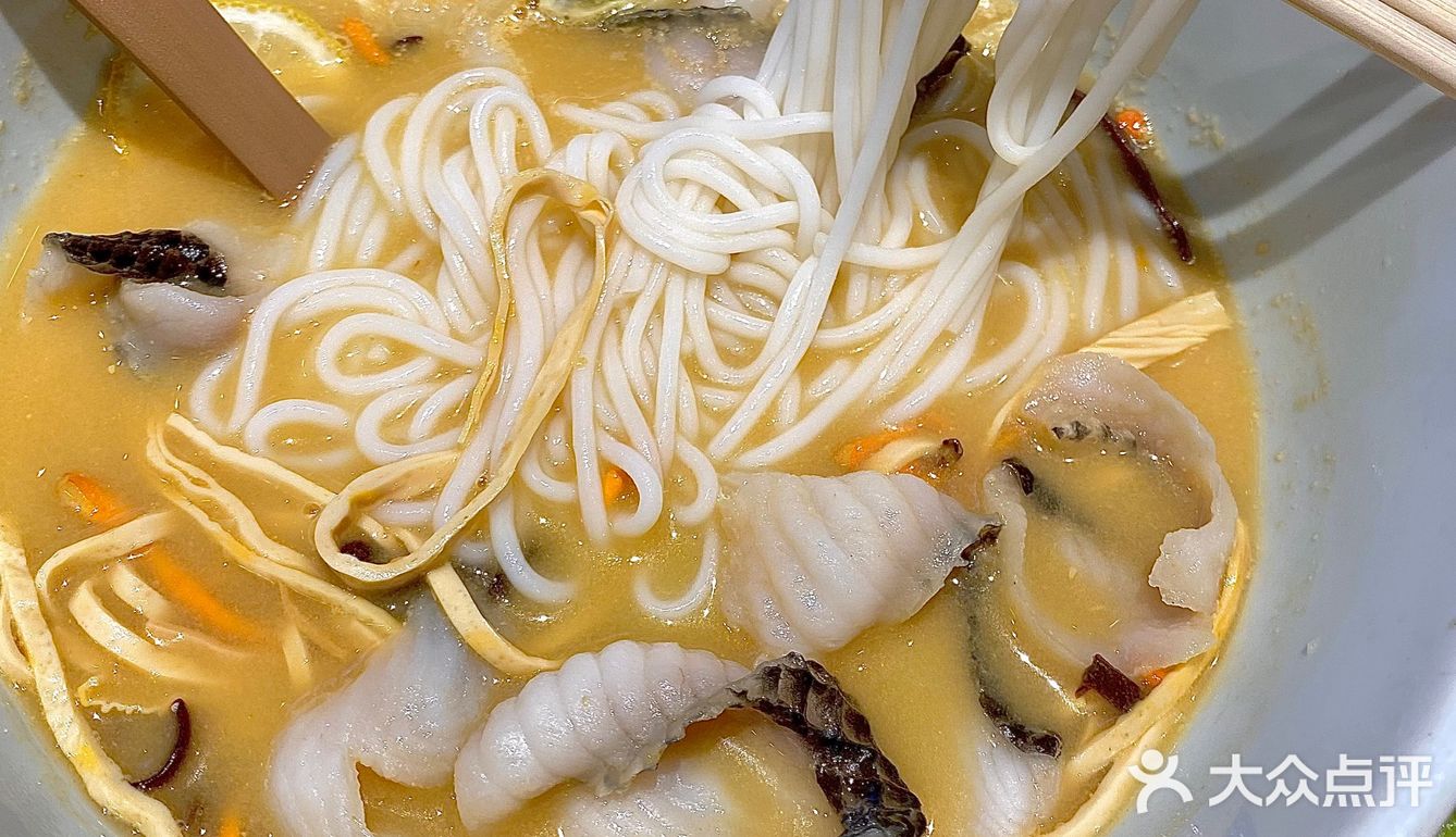 人均20，吃到撑的米线，谁懂啊！🤤