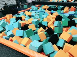 -蹦贝运动中心·蹦床·攀岩·闯关(龙岗店)