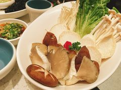 菌菇拼盘-左庭右院鲜牛肉火锅(长泰广场店)