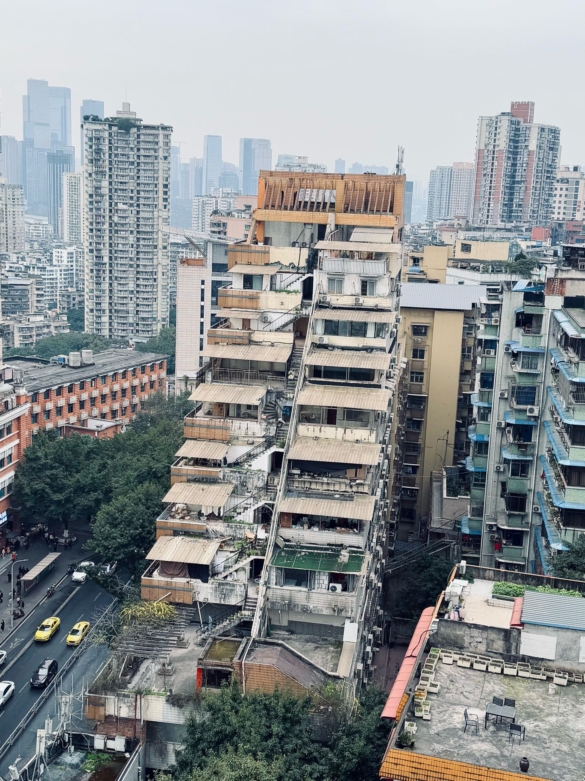 19层,进大厦直接坐电梯🛗上楼即可!