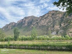 -百里峡七彩艺术小镇