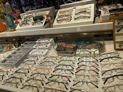 -宏宇眼镜蔡司依视路折扣店(兆佳眼镜城店)