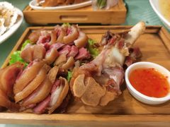脆皮德国咸猪手-江南村酒家