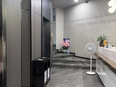 -丽辰酒店(深圳翻身地铁站店)