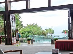 -亚龙湾喜来登·美景台大堂吧