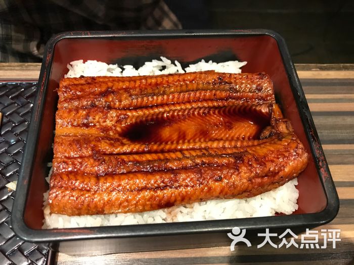猪肝蒲烧鳗鱼饭定食三文鱼腩刺身