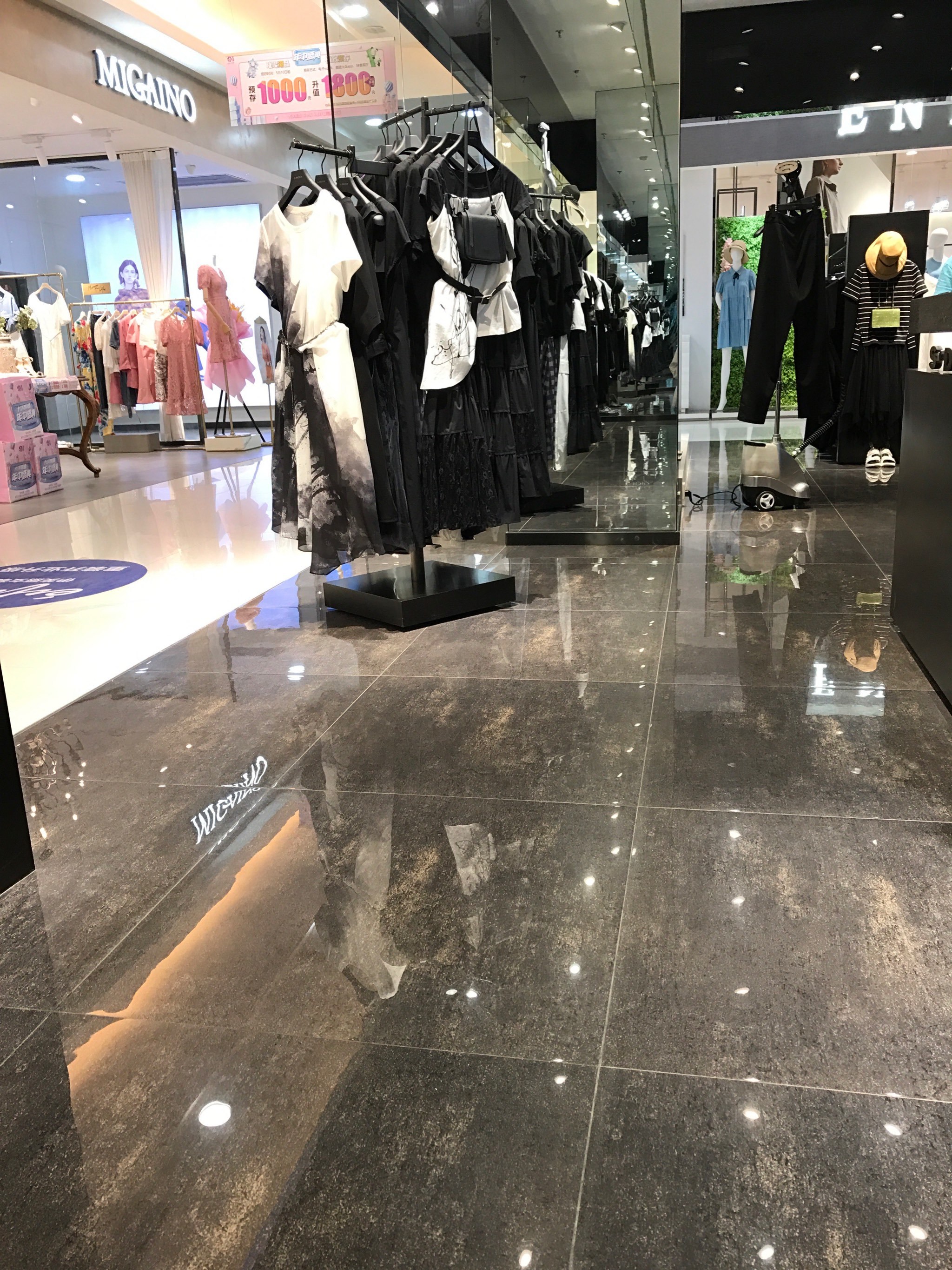 圣迪奥女装折扣门店图片