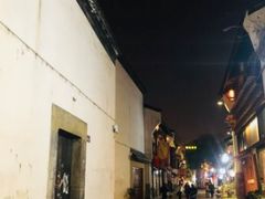 -吴山路夜市