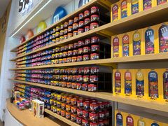 -m豆巧克力世界(上海世茂广场店)