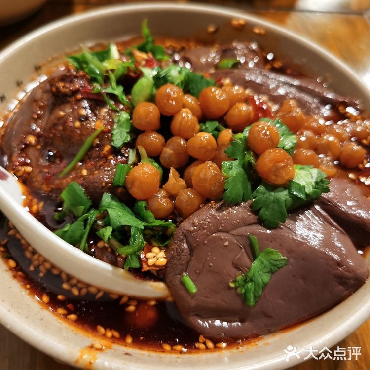 乐山行，打卡冯三孃跷脚牛肉