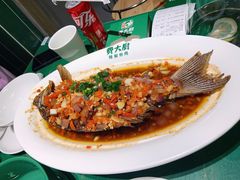 香煎大鲫鱼-费大厨辣椒炒肉(太平老街店)