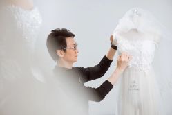 -现代经典婚纱摄影