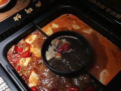 -老牌坊云南鱼豆花火锅(哈西万达店)