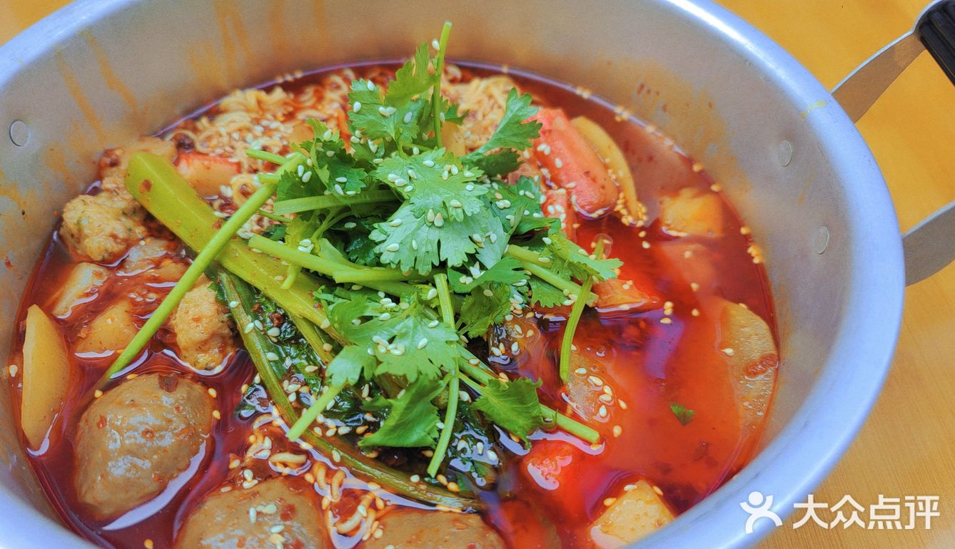 一盘装尽老成都。平价量多、川味地道~