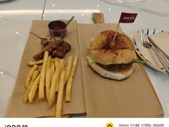 -必胜客(砂之船中东奥莱店)