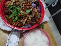 -愉肴麻辣香锅(中山路店)