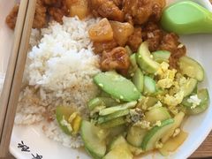 -同济大学本部学苑饮食广场