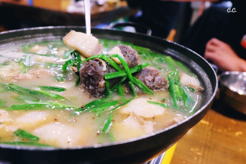 「米肠火锅」  味道比韩国当地的清淡一些, 里面有米肠,瘦猪肉和