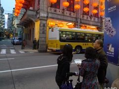 一家三口争食-明记牛杂(新马路分店)